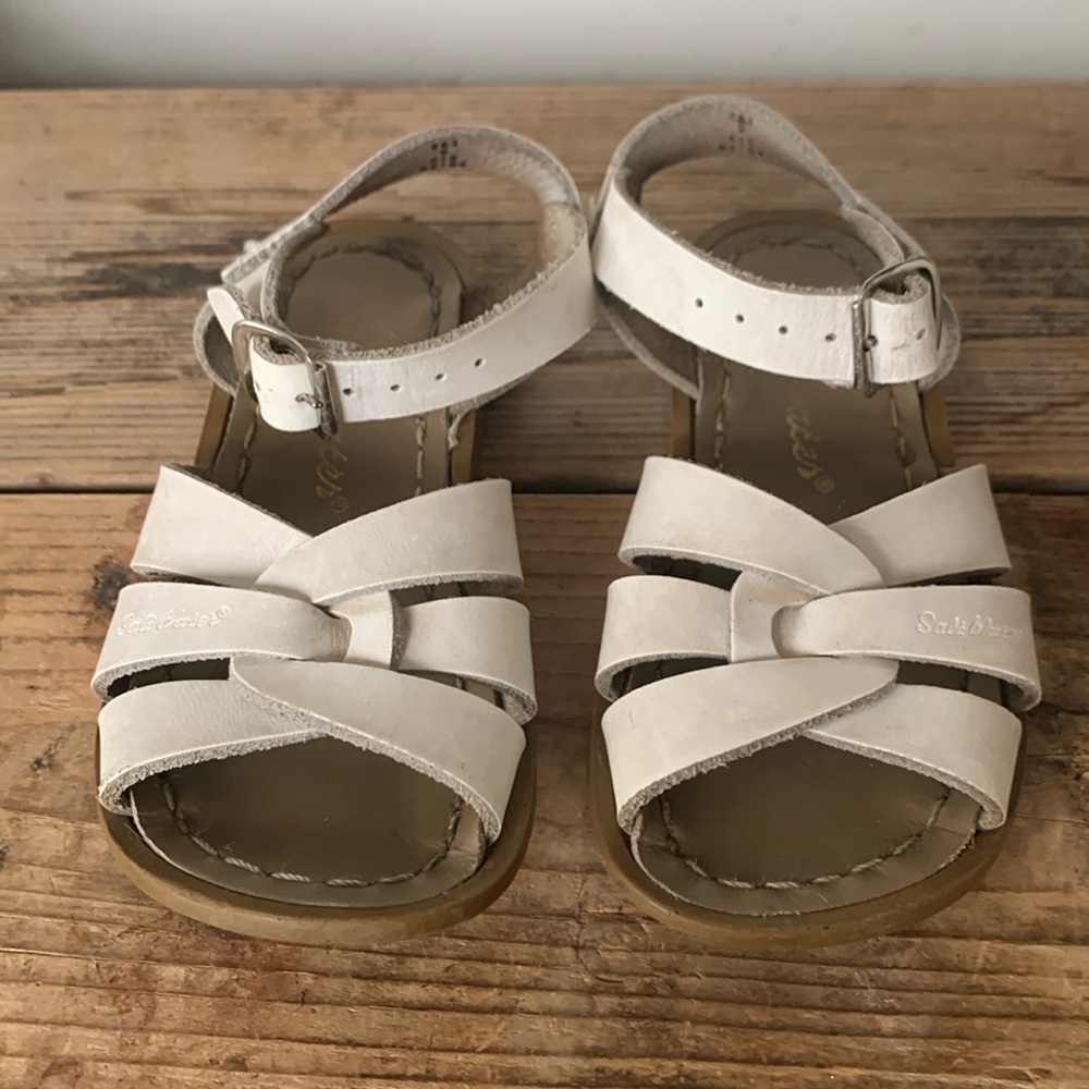 Kids white saltwater sandals